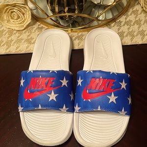 Nike Victori Slides
